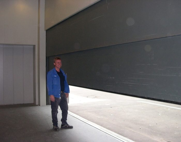 Peelle-Referenz einer 8m breiten Kabinentür im Opernhaus Hamburg